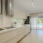 Sabina - 6 Bedroom House ヴィラ *