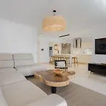 Sabina - 6 Bedroom House * アデヘ