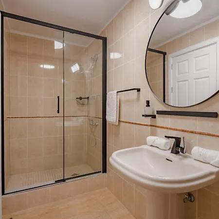 Sabina - 6 Bedroom House וילה
