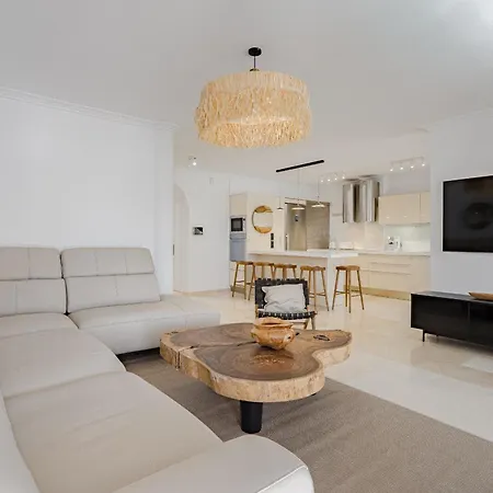 Sabina - 6 Bedroom House * أذيخي