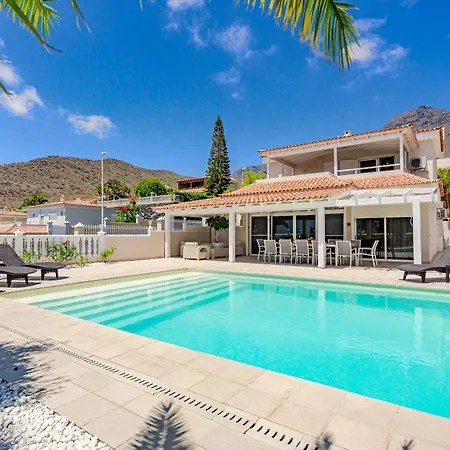 Villa Sabina - 6 Bedroom House *