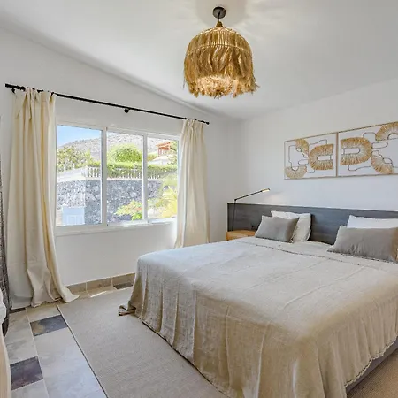 Sabina - 6 Bedroom House *