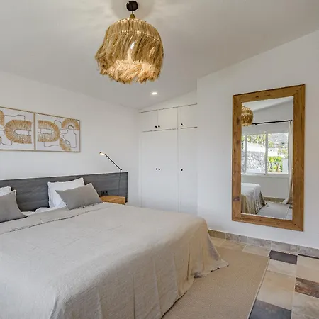 Villa Sabina - 6 Bedroom House *