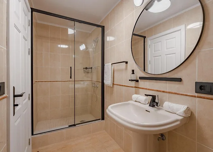 Sabina - 6 Bedroom House Villa