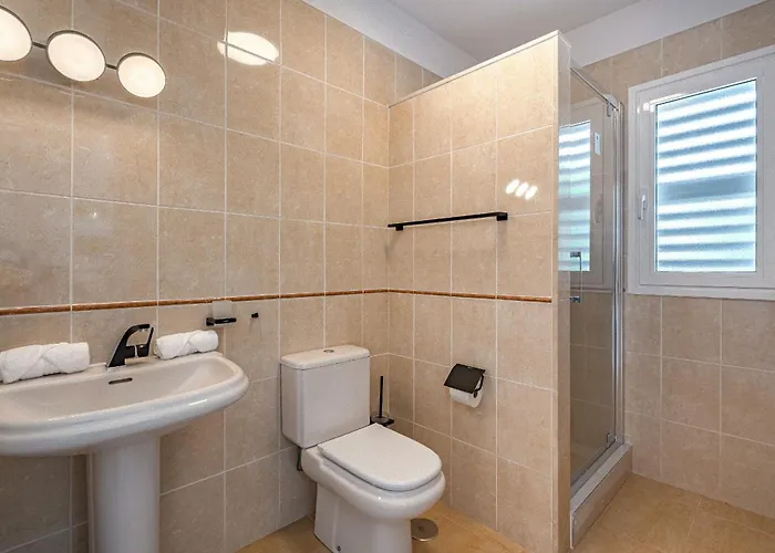 Sabina - 6 Bedroom House Villa *