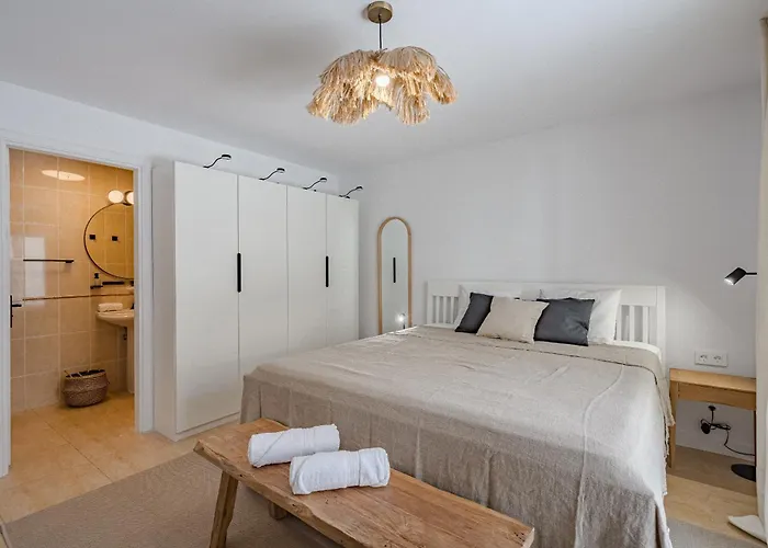 Sabina - 6 Bedroom House Villa *