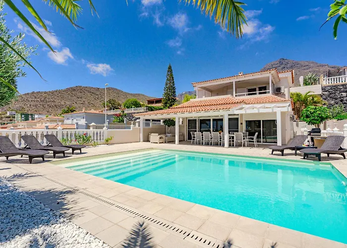 Villa Sabina - 6 Bedroom House *