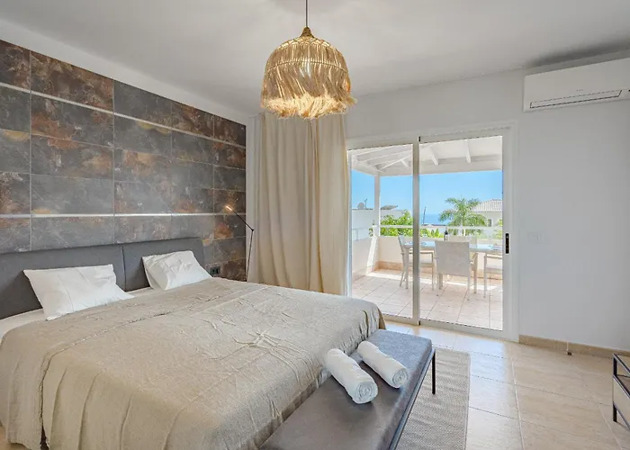 Villa Sabina - 6 Bedroom House