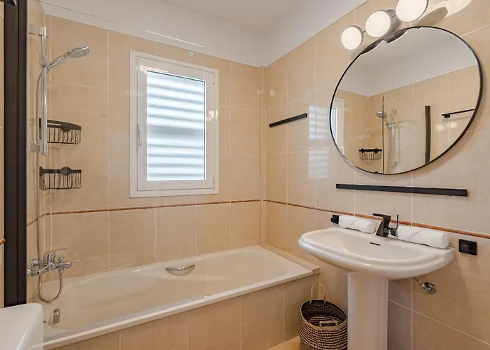 Sabina - 6 Bedroom House Villa