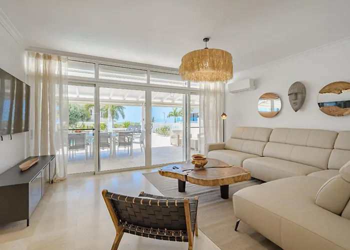 Sabina - 6 Bedroom House *